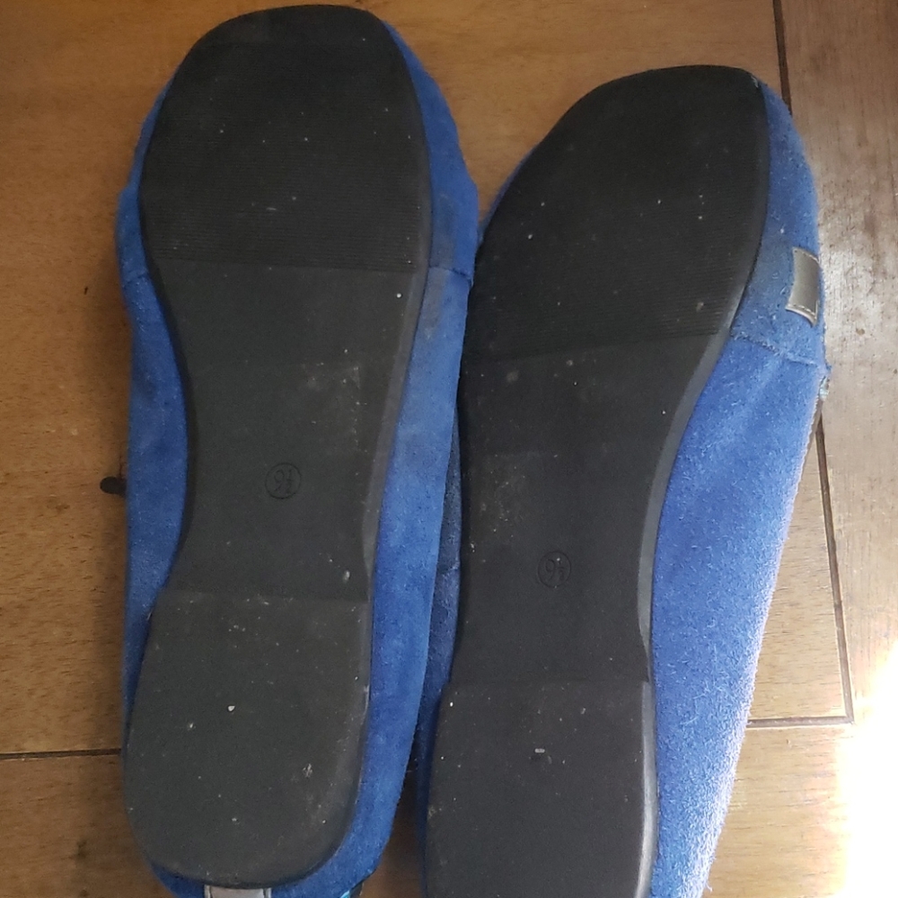 Shoes - Picture 2 of 4